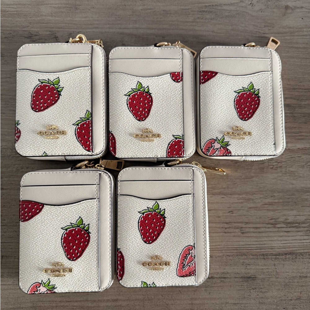 NWT Coach Zip Card Case With Strawberry Print Gold/Red Chalk CAR32